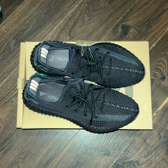 Brand New with Box Yeezy Boost 350 V2 - Picture 3 of 6